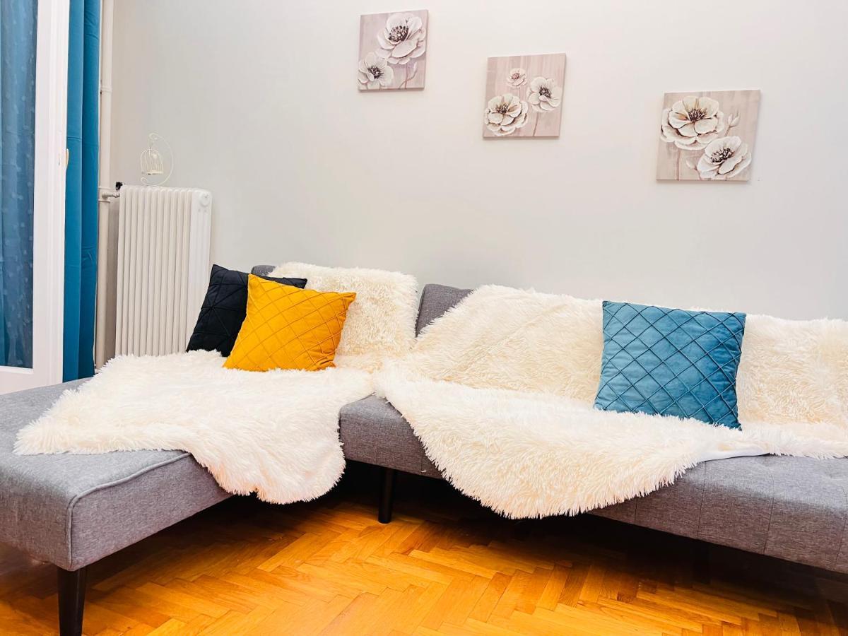 Acropolis Select Flat
